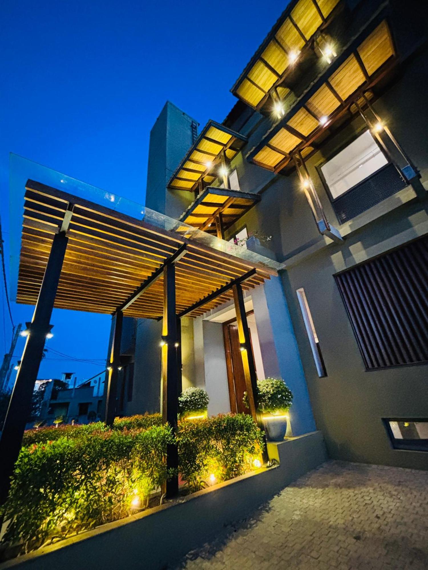 Manthila Hotel Anuradhapura Zewnętrze zdjęcie