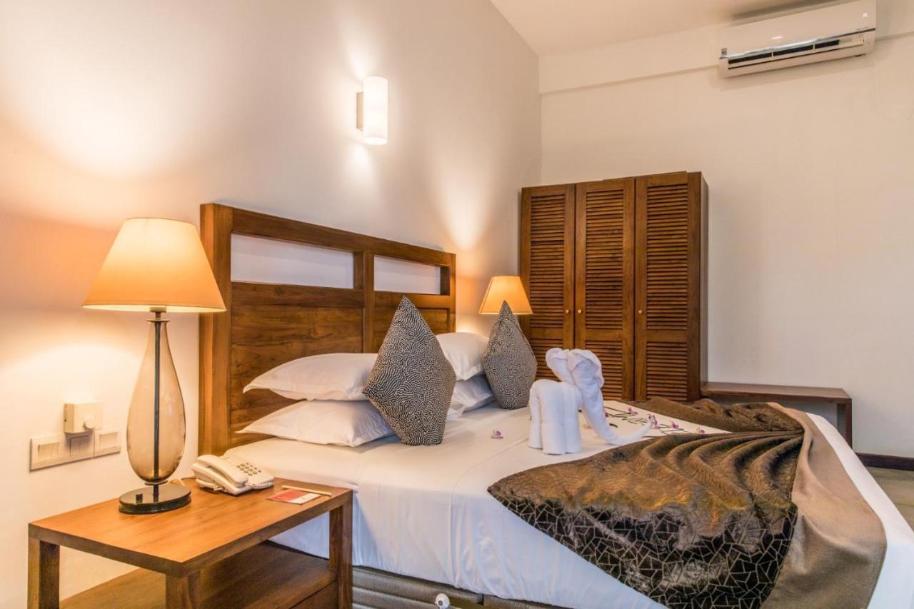 Manthila Hotel Anuradhapura Zewnętrze zdjęcie