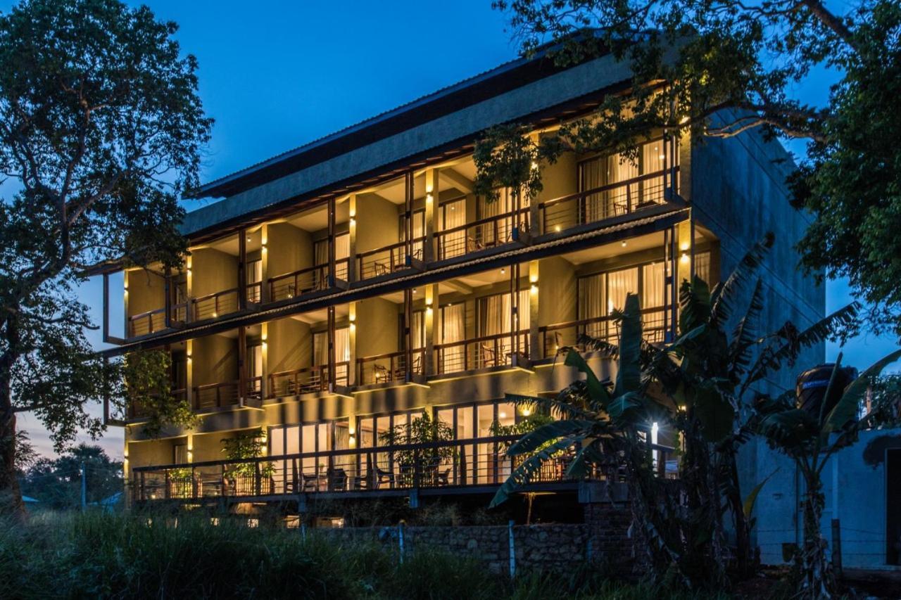 Manthila Hotel Anuradhapura Zewnętrze zdjęcie