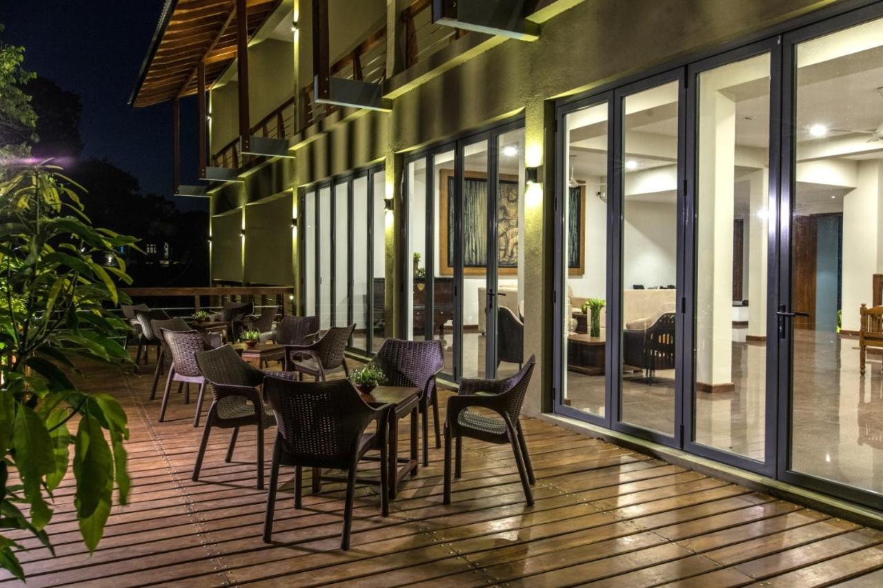 Manthila Hotel Anuradhapura Zewnętrze zdjęcie