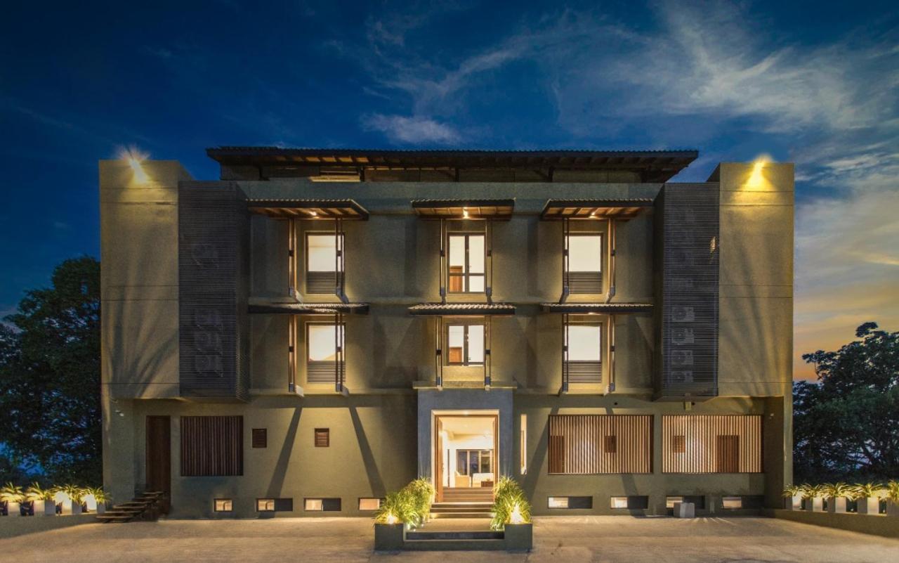 Manthila Hotel Anuradhapura Zewnętrze zdjęcie