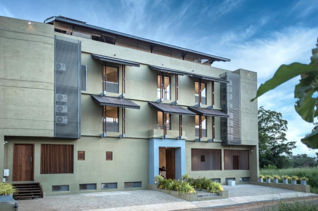 Manthila Hotel Anuradhapura Zewnętrze zdjęcie