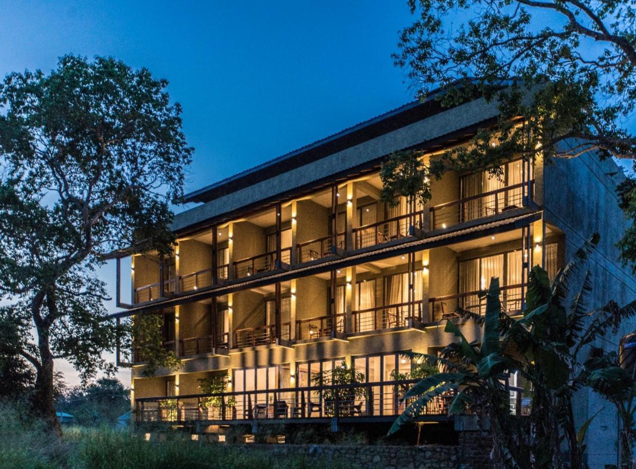 Manthila Hotel Anuradhapura Zewnętrze zdjęcie