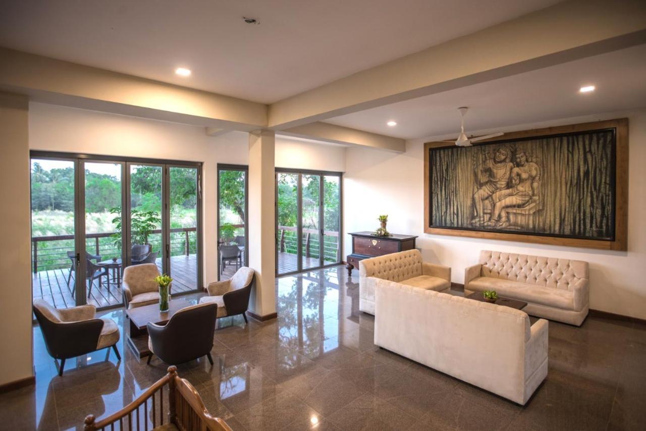Manthila Hotel Anuradhapura Zewnętrze zdjęcie